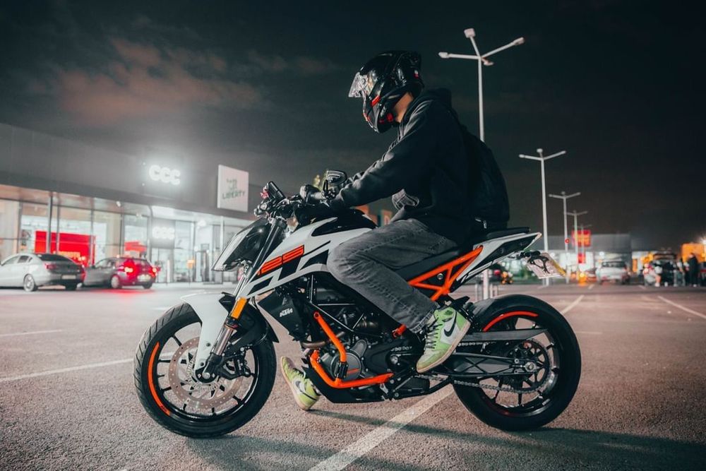 Vând  motocicleta KTM