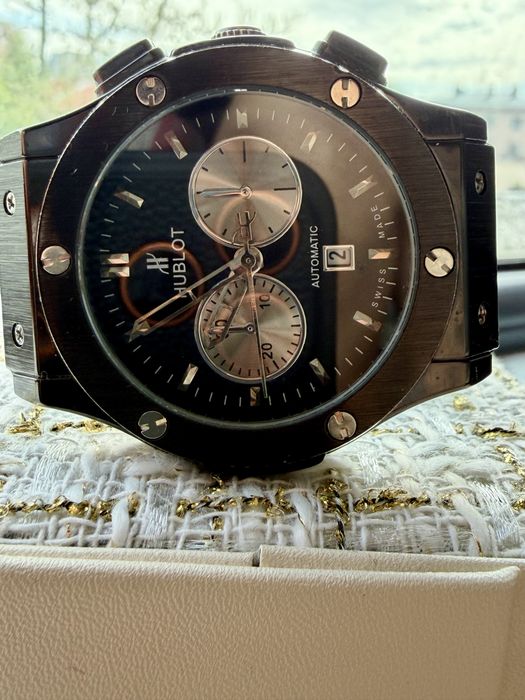 кварцов часовник Hublot