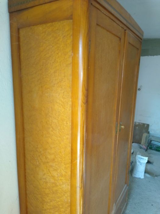 Уникален масивен двукрилен гардероб Ретро модел, цена 600 лв
