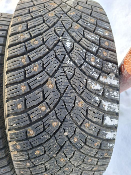 Продам шины. 235/45/18 трианжела