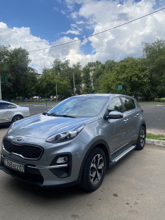 Продам   машину  не грузин