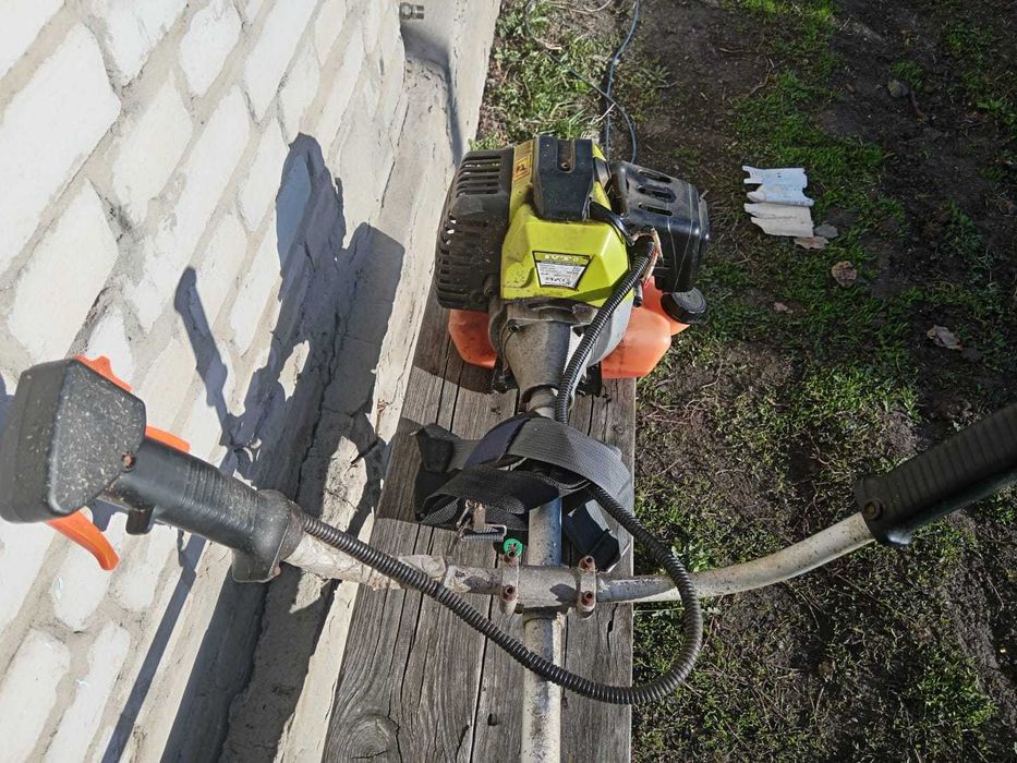 Продам Триммер бензиновый.