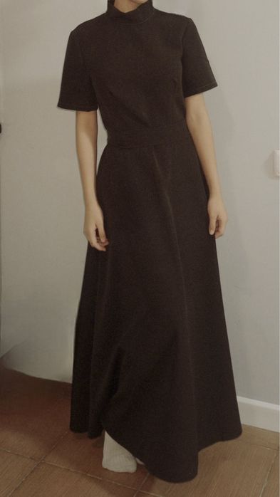 Стильное коричневое платье