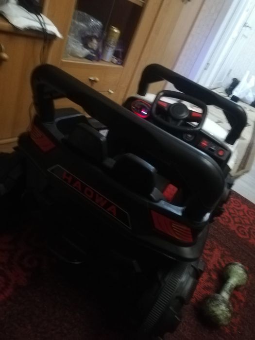 Продам машинку детскую