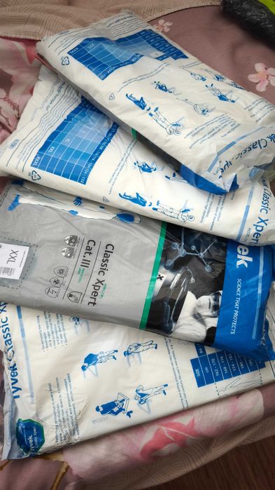 Продам недорого перчатки дождевик,