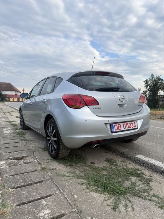 Opel astra j 2011
