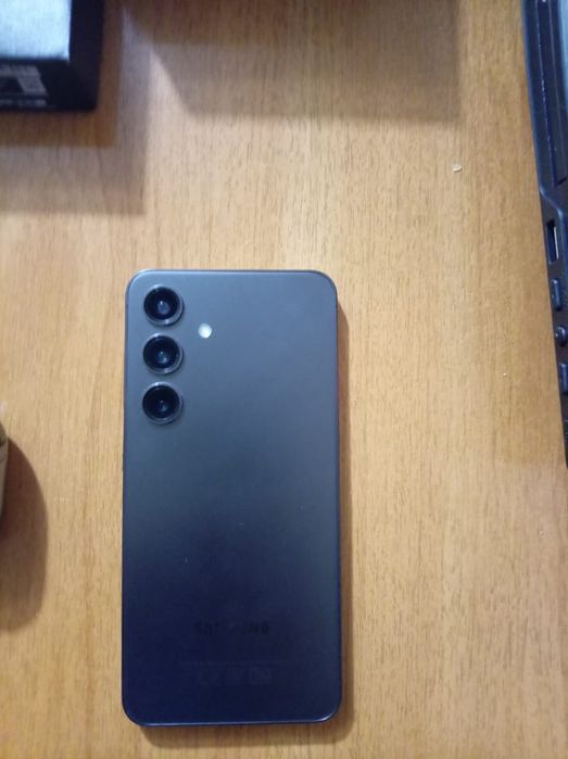 Samsung S24 телефон