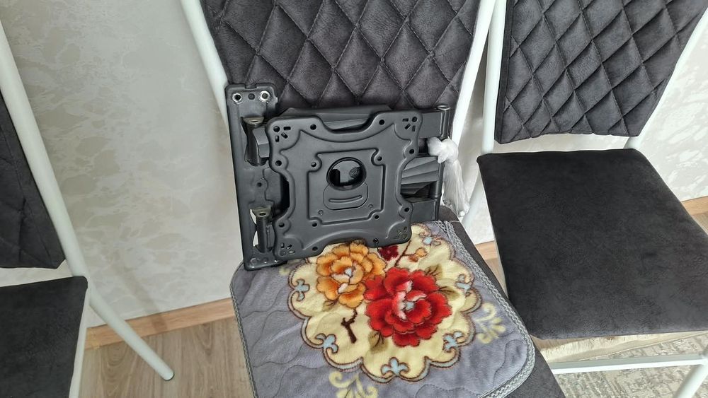 Поворотный кронштейн