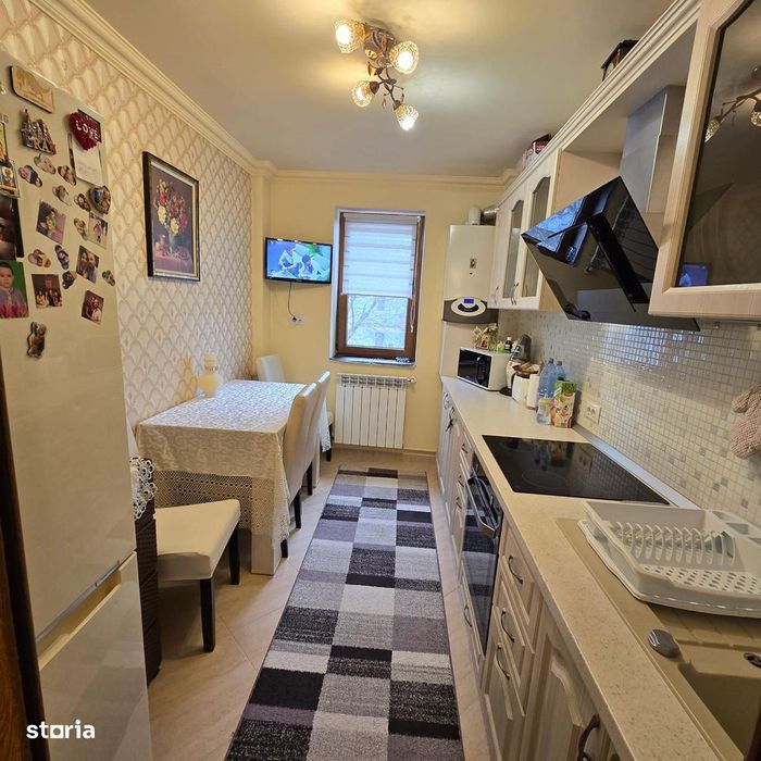 Vând apartament cu 4 camere ultracentral