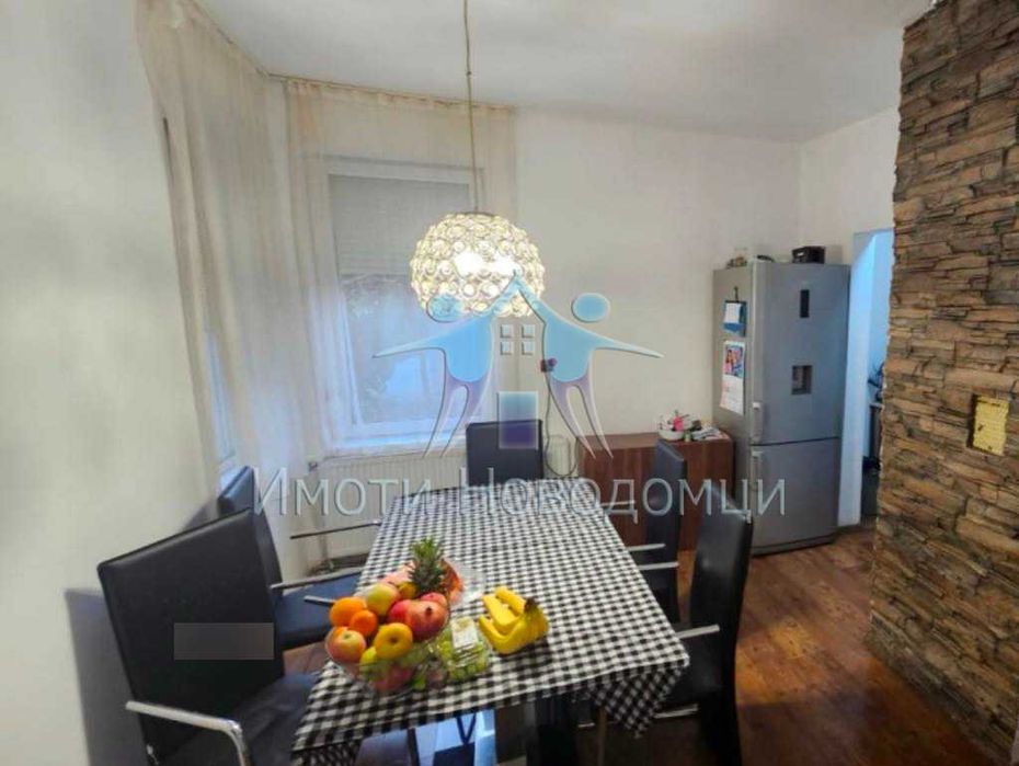 Етаж от къща, Шумен, Център