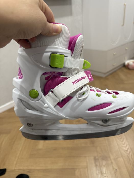 Продам конкьки для девочки