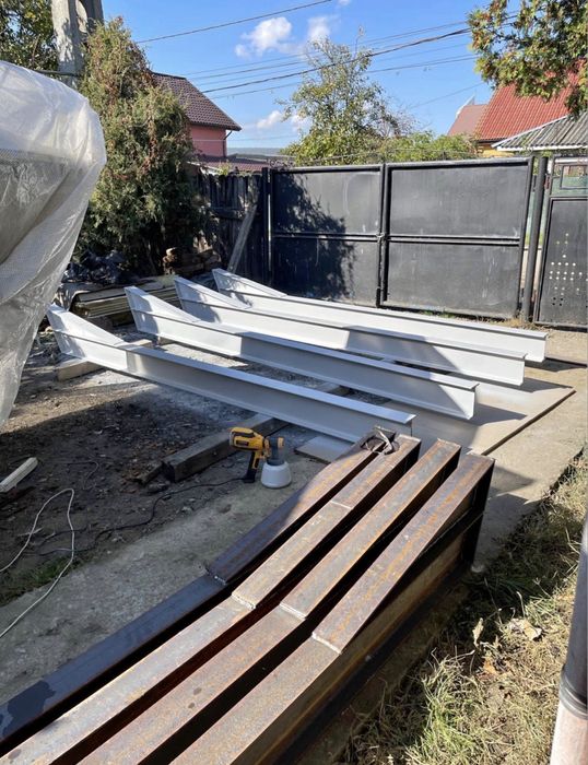 Vând structura metalică 10M lătime 20M lungime 4M înaltime preg 2800 €