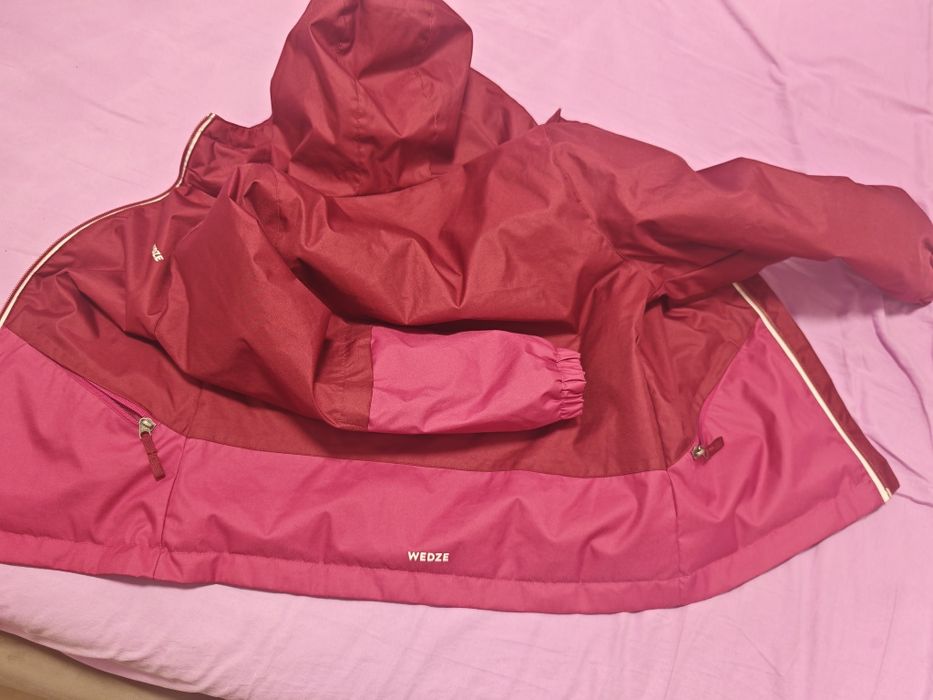 Vând Geaca impermeabila Decathlon, fete,8 ani