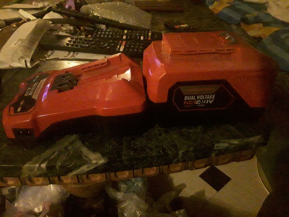 Vînd iîncărcător dual voltage 24/48v POWER WORKS+baterie