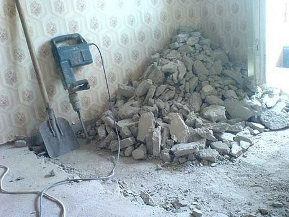 Servicii complete debarasari , demolari in apartamente ,beciuri ,pod