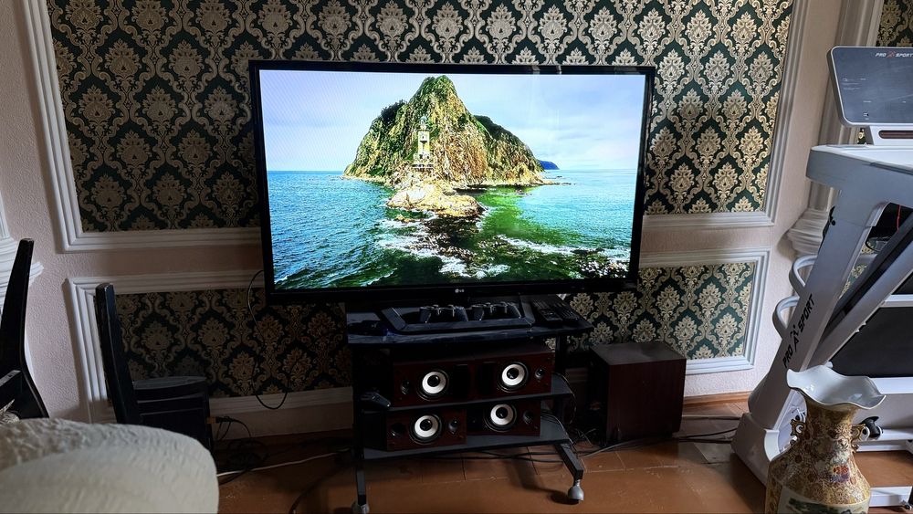 Продается телевизор LG 50 8600