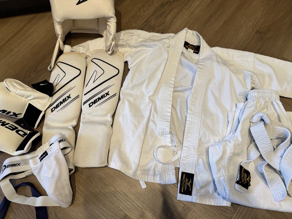 Форма карате и экипировка для мальчика