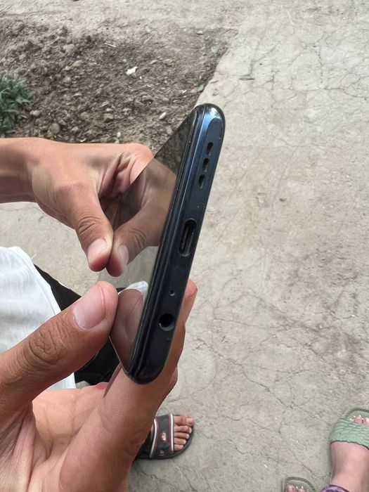 Redmi not 10s
Xotira 6/64
Kar dak yuq 
Telga javob 
Aybi yuq xolati id
