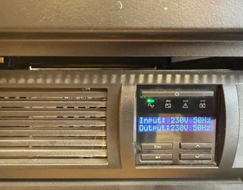 UPS APC Smart 2200VA RM/230V Line Interactive без батерии