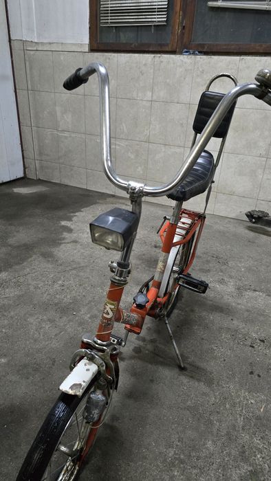 Балканче със спукани гуми