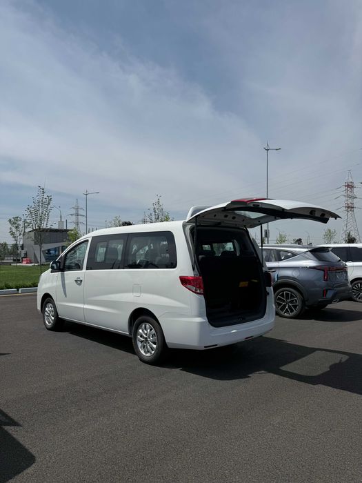 JAC M4 minivenlari sotuvda tayyor