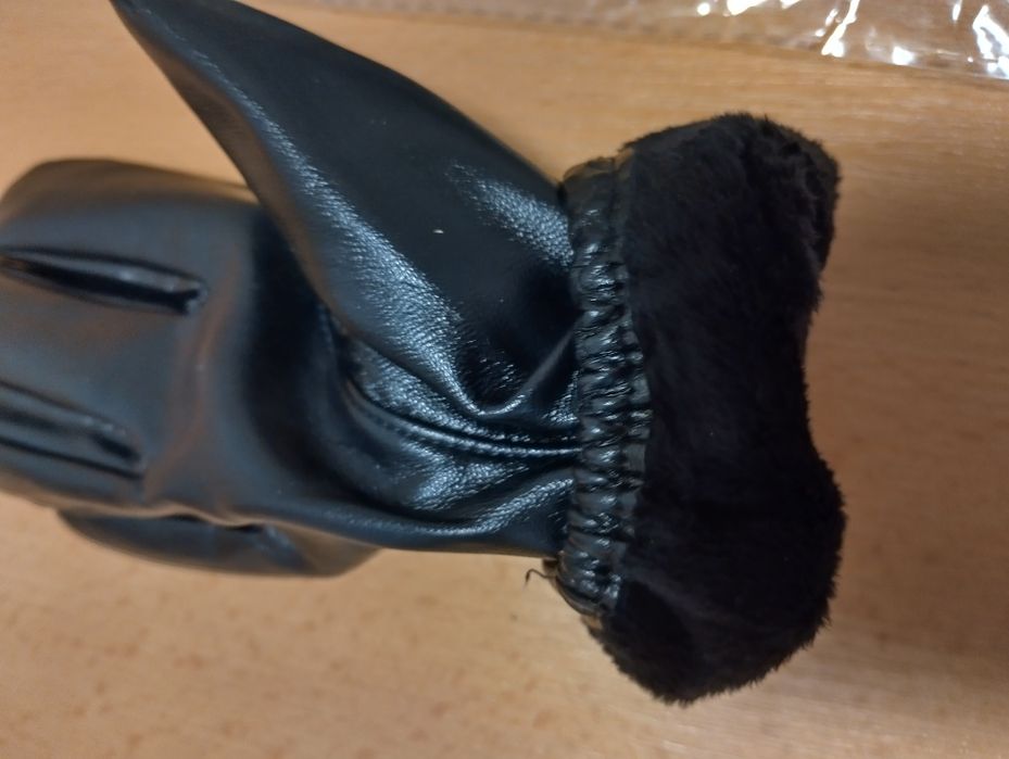 Топли мъжки ръкавици на промо цена.