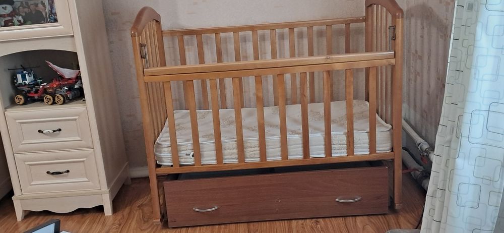 Продам детскую кроватку-маятник