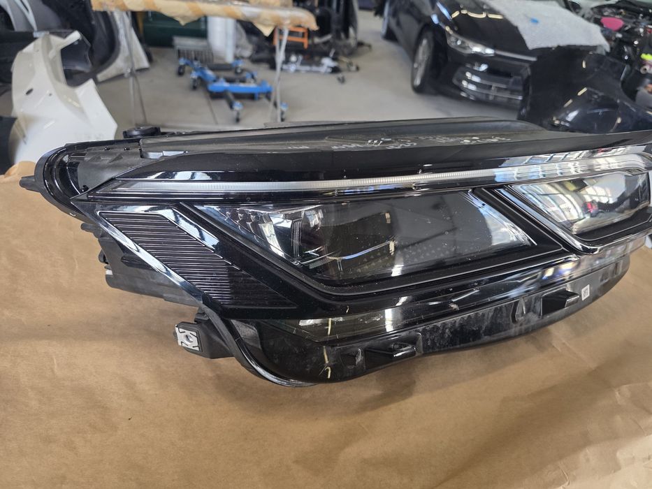 VW Touareg 3 18-23 Full Led Matrix R Line десен фар