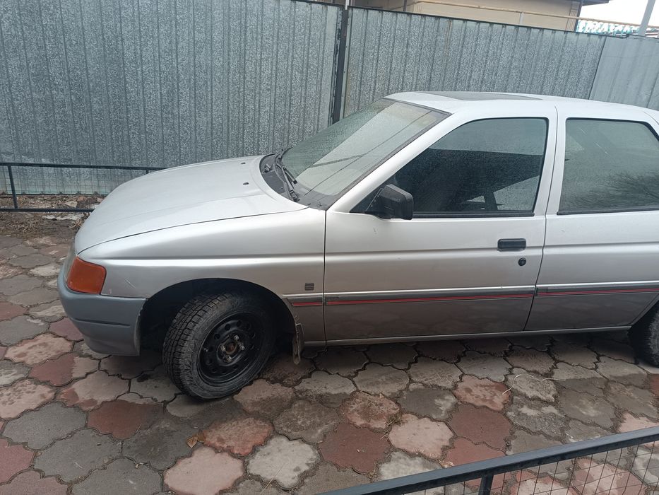 Автомобиль на ходу без вложений