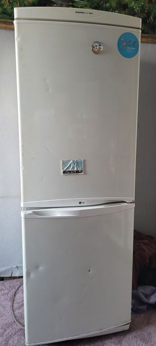 Холодильник LG продаётся