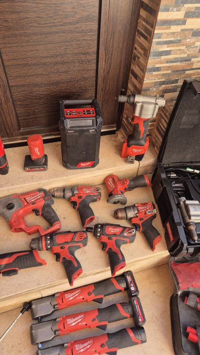 Milwaukee M12 инструменти