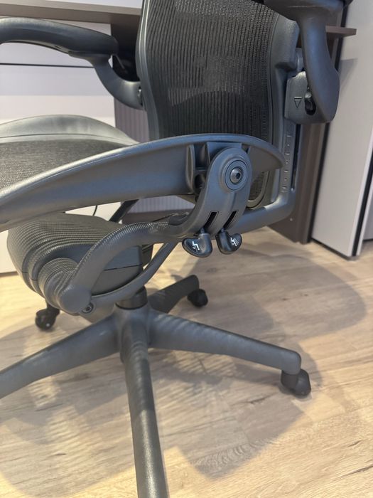 Scaun Herman Miller Aeron Classic Black Marimea C