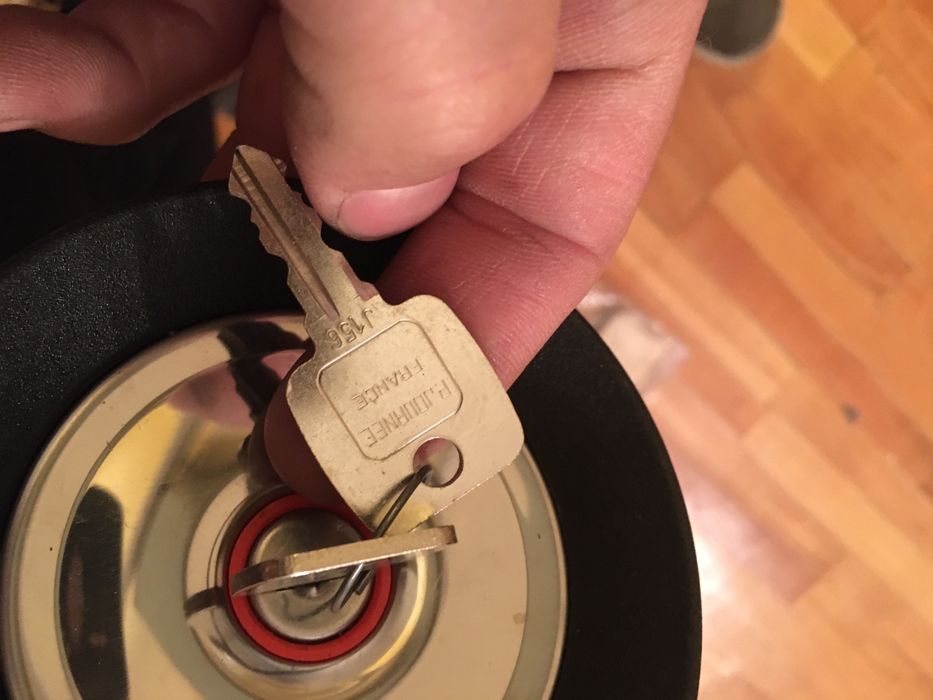 Капачки за бензин дизел за ретро автомобили нови Алфа Ситроен Фиат