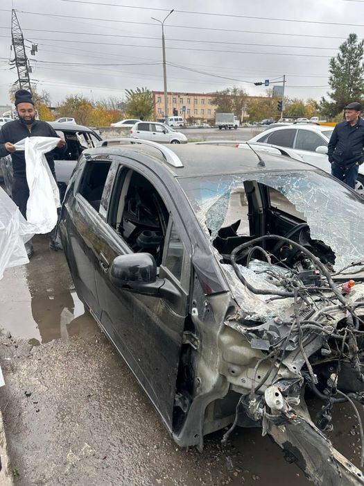 Spark 2022 kuzov sotiladi eshik bagaj tom