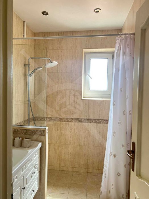Дава се под наем Тристаен апартамент в Варна, Център - 98 кв.м за 847.62 € - Снимка #11
