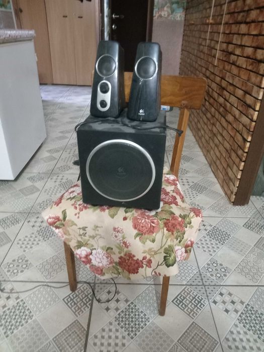 Колонки компьютерные с усилителем  logitech