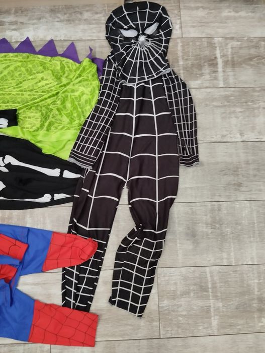 Играчки за момче плюс бонус костюми