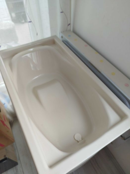 Masă pentru înfășat bebe 2in1 + cădita incorporata