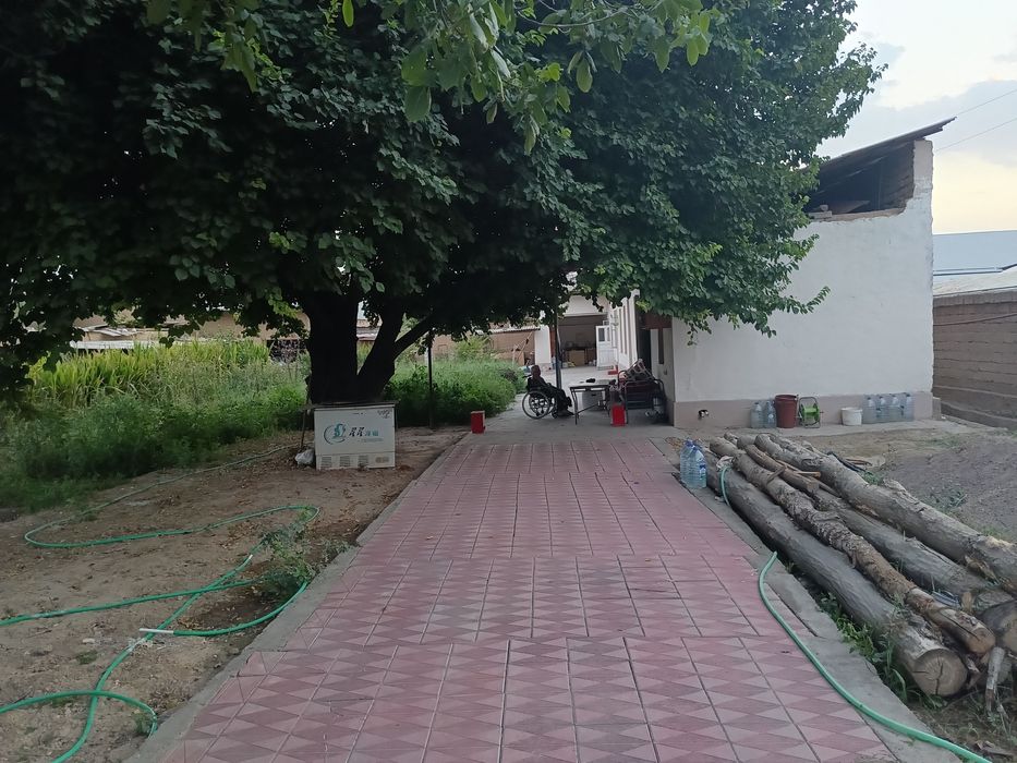 Uy sotiladi 10 sotix