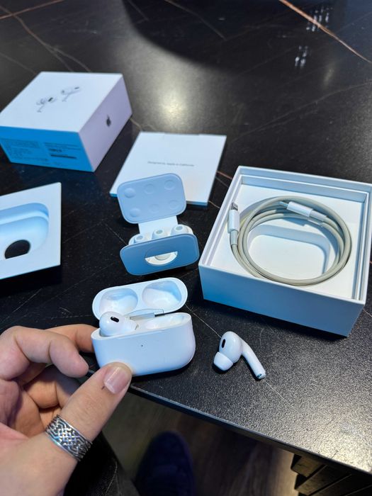 Aripods pro 2 оригинал продается срочно!!!