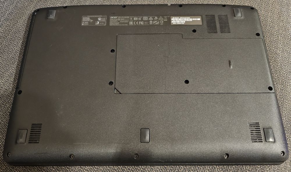 Лаптоп Acer ES1-523-231L