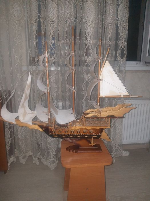 ПРОДАМ макет Корабля.