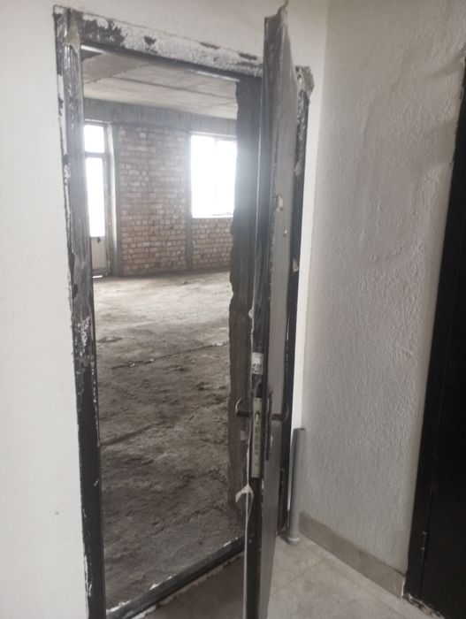 Каропка уй сотилади оринтер куйлук .Тарговий центр КОМПАС дан 200 метр