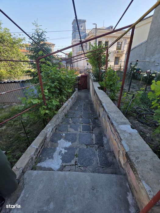 Casa ultracentral , pozitie buna