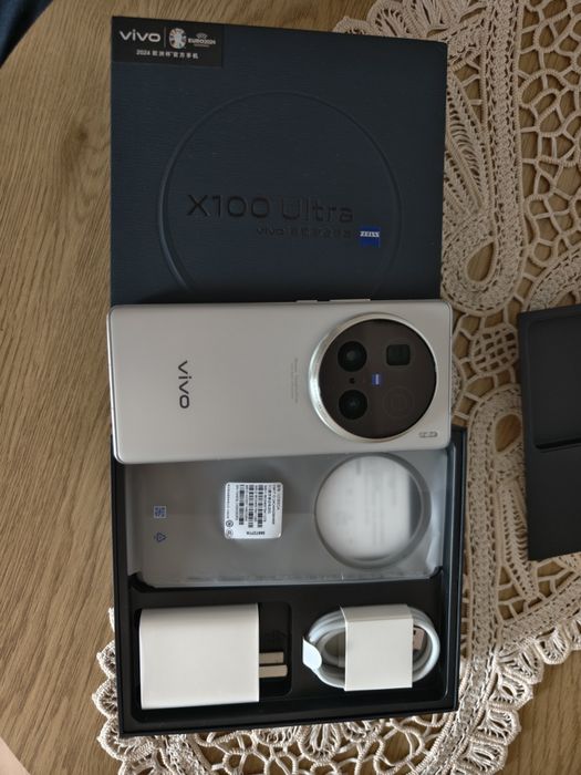 vivo X100 Ultra 256GB 12GB RAM　ユキ Vivo X100 Ultra 256GB Silver Iasi • OLX.ro