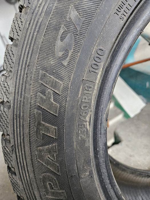 Продам шину, зима, r16 235/60