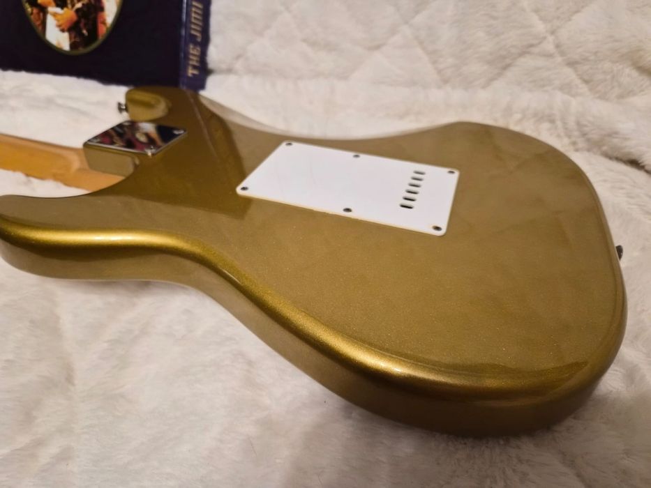 Squier by Fender Aztec gold edition