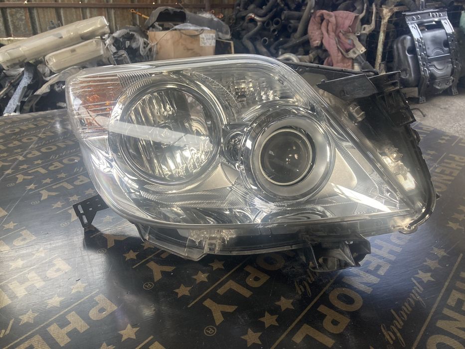 Toyota Land Cruiser 2010 година Десен Фар