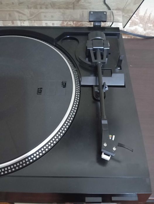 Продам проигрыватель винил дисков GARRARD.