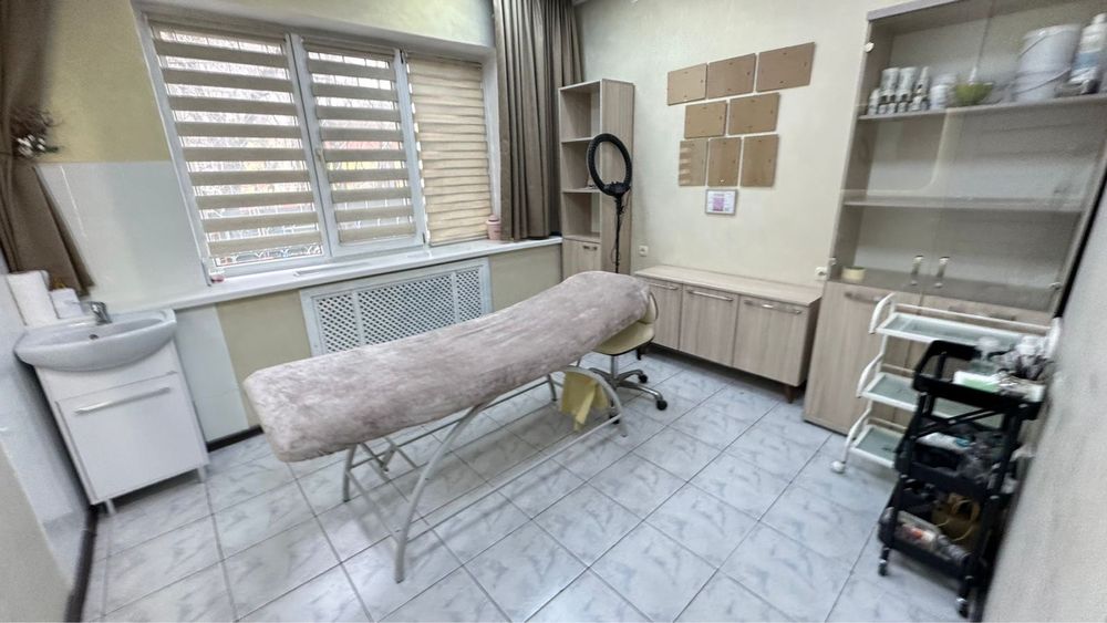 Сдам в аренду кабинет косметологии 2/2